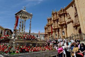 procesión con la reliquia de San Torcuato. Fotografía de Torcuato Fandila