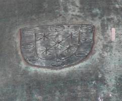 Campana del reloj de la catedral de Sevilla (escudo). Alonso Domínguez (1400). Fotografía de Mari Carmen Álvaro Muñoz y Francesc Llop i Bayo