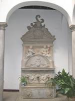 Main fountain in the courtyard of the Carvajales palace. Recorded by Alexandru M. Bandrabula