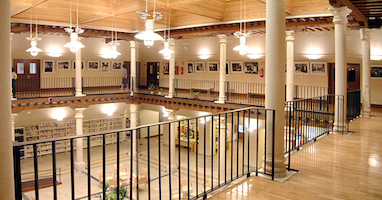 Interior del palacio Dávalos (actualmente Biblioteca Municipal)