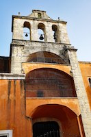Espadaña. Convento de los dominicos. Santo Domingo (Republica Dominicana)